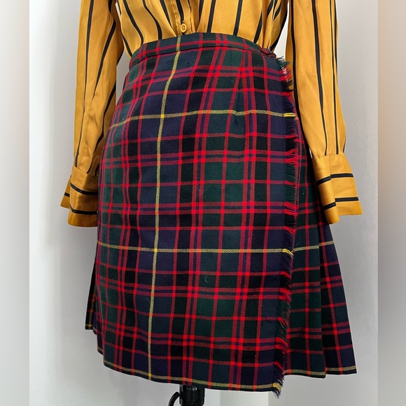 Wrap Plaid Shirk AJean. Canadian Made - Picture 2 of 5